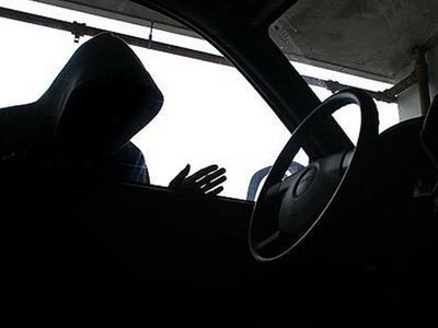 Έπιασαν επ΄ αυτοφώρω διαρρήκτη αυτοκινήτου στο κάθισμα του συνοδηγού!