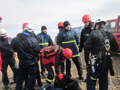 Έπεσε μέσα σε πηγάδι – Σε εξέλιξη η επιχείρηση απεγκλωβισμού