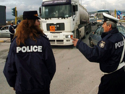 Επί ποδός η Τροχαία για την έξοδο των εκδρομέων