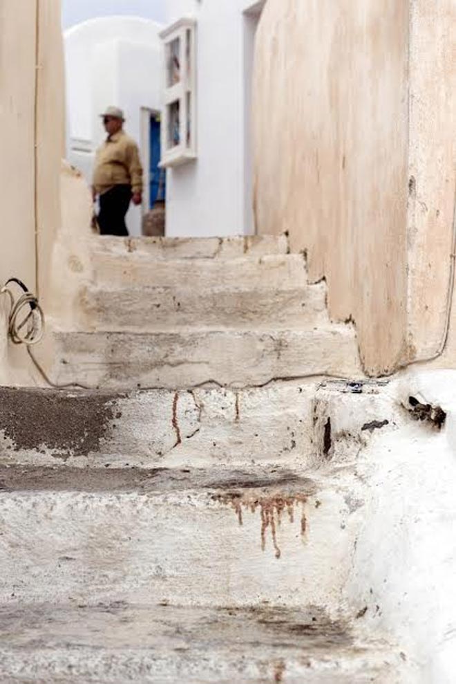 Τα αίματα στο σημείο το οποίο τραυματίστηκαν από το βαρελότο 