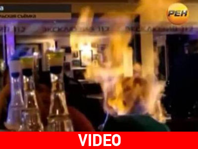 Μπάρμαν βάζει φωτιά σε πελάτισσα