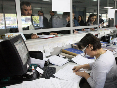 Τα πάνω-κάτω στη φορολογική διοίκηση το 2013