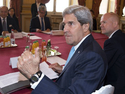 Το Παρίσι ζητεί από τη Μόσχα να ασκήσει πίεση στο συριακό καθεστώς