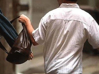 Τσαντάκηδες έξω απο τα σχολεία και στην Κρήτη