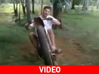 Έτσι κάνεις κούνια με μοτοσυκλέτα