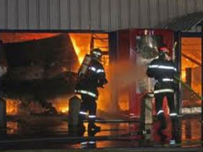 Πρέβεζα: Φωτιά σε τρεις αποθήκες