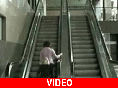 Τα παιδιά βλέπουν. Τα παιδιά κάνουν