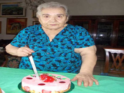 Αιωνόβια δωρίζει τη σύνταξή της στον Μπερλουσκόνι