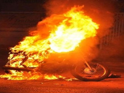 Φωτιά σε δίκυκλο τα ξημερώματα στην Πάτρα