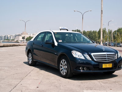 «Πελάτισσα» ταξί βούτηξε 500 ευρώ