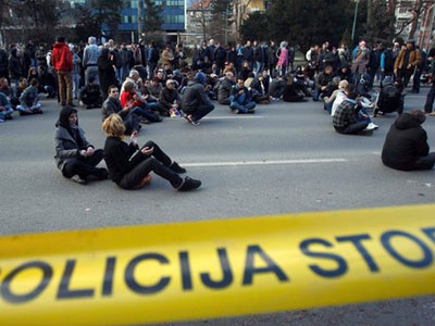 Βοσνία: Συνεχίζονται οι διαδηλώσεις