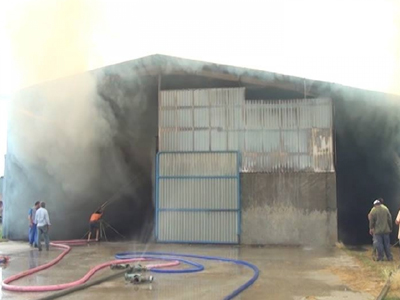 Σέρρες: Αποθήκη κάηκε από κεραυνό