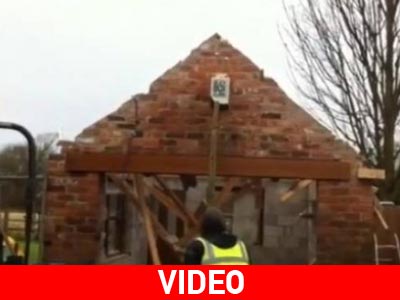 Πρόσεχε και λίγο, μάστορα!