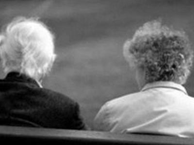 Τους έδεσαν με σεντόνια και τους λήστεψαν Τους έδεσαν με σεντόνια και τους λήστεψαν