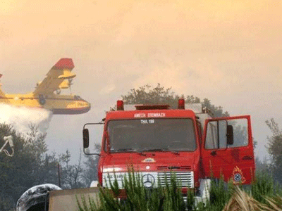 Ανοιχτά πύρινα μέτωπα στη Θεσσαλία