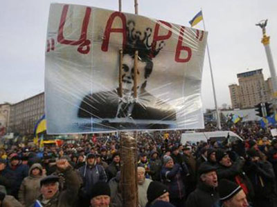 Ουκρανία: Στην πλατεία Ανεξαρτησίας παραμένουν οι διαδηλωτές
