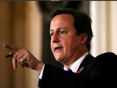 Κάμερον: Υπό την απειλή καλάσνικοφ το δημοψήφισμα στην Κριμαία