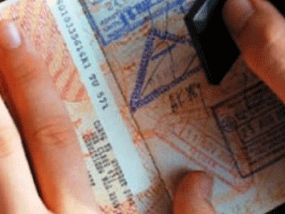 Κρήτη:  Χειροπέδες σε δύο για πλαστά διαβατήρια