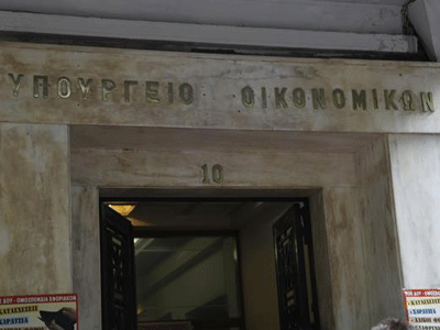 Διαμαρτύρονται οι αστυνομικοί στο Υπουργείο Οικονομικών