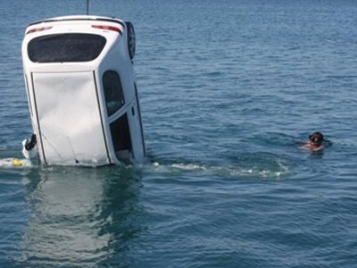 Πάτρα: Ι.Χ. «βούτηξε» στη θάλασσα του Ρίου