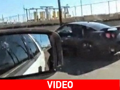 Τι γίνεται όταν η αστυνομία κυνηγάει ένα Nissan GTR; Τι γίνεται όταν η αστυνομία κυνηγάει ένα Nissan GTR;