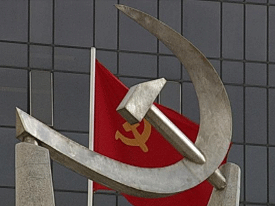 «Η κυβέρνηση κρύβεται πίσω από την τρόικα»