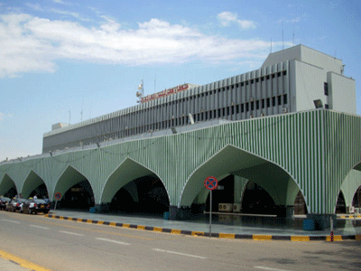 Εκρήξεις και συγκρούσεις στο αεροδρόμιο της Τρίπολης