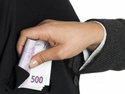 Αθώοι δύο εφοριακοί για «φακελάκι» 30.000 ευρώ