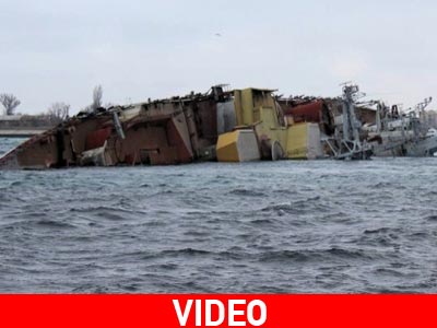 Οι Ρώσοι βύθισαν πλοίο τους για να μπλοκάρουν την είσοδο λιμανιού