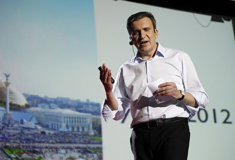   Πάβλο Σερεμέτα, 43 ετών, υπουργός Οικονομίας