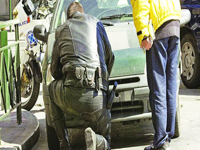 Κρήτη: Πήραν…φόρα και αφαιρούν πινακίδες