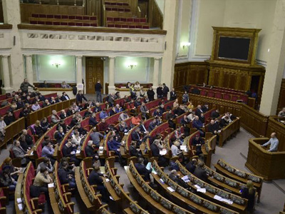 Βουλευτές πιάστηκαν στα χέρια μέσα στην ουκρανική Βουλή Βουλευτές πιάστηκαν στα χέρια μέσα στην ουκρανική Βουλή