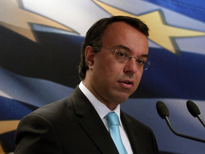 Η τρόικα βλέπει τριπλάσια απώλεια από το μειωμένο ΦΠΑ στην εστίαση