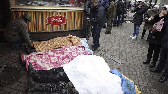 Πτώματα προς αναγνώριση στην πλατεία Ανεξαρτησίας