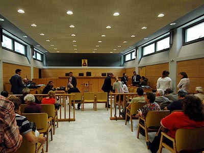 Πάτρα: Ηλικιωμένος μπήκε με την καραμπίνα στα χέρια στο Πρωτοδικείο