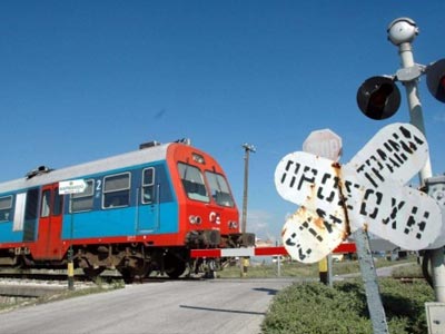Τρένο συγκρούστηκε με τρακτέρ