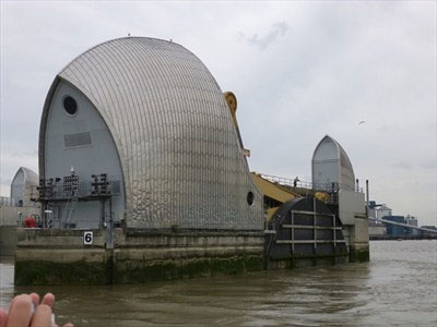 Σήμα κινδύνου για το φράγμα του Τάμεση