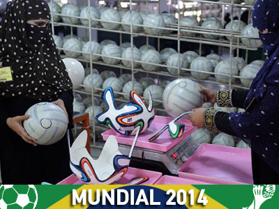 Μόλις 100 δολάρια ο μισθός των γυναικών που κατασκευάζουν τις μπάλες για το Μουντιάλ