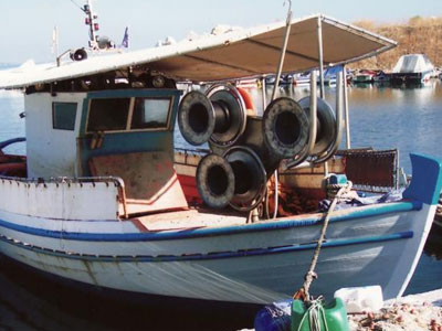 Βόλος: Φωτιά σε αλιευτικό σκάφος