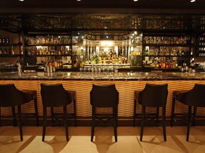 Κρήτη: Εκσφενδονίζονταν ποτήρια και μπουκάλια σε μπαρ