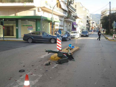 Σύγκρουση σχολικού και ΙΧ στην Καλαμάτα