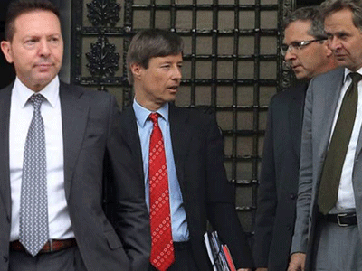 Σε εξέλιξη η συνάντηση Στουρνάρα-τρόικας