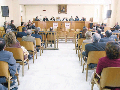 Ζητούνται αίθουσες για μεγάλες δίκες