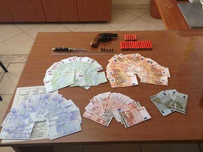 Έμποροι ναρκωτικών με πλαστά ευρώ