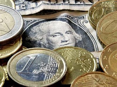 Υποχωρεί το ευρώ έναντι του δολαρίου