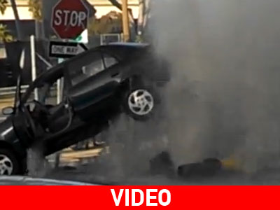 Σπασμένος κρουνός κρατάει αυτοκίνητο στον αέρα