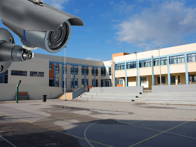 Κάμερες σε σχολεία και παιδικές χαρές