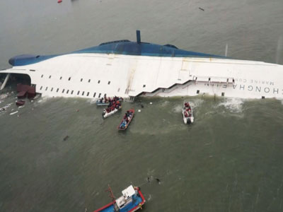 Ν. Κορέα: «Η υπερφόρτωση φταίει για τη βύθιση του πλοίου»