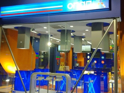 Βρήκαν ξεκλείδωτα και … πήραν 10.000 ευρώ