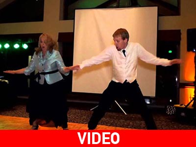 Απίστευτο χορευτικό από μητέρα και τον γιo της